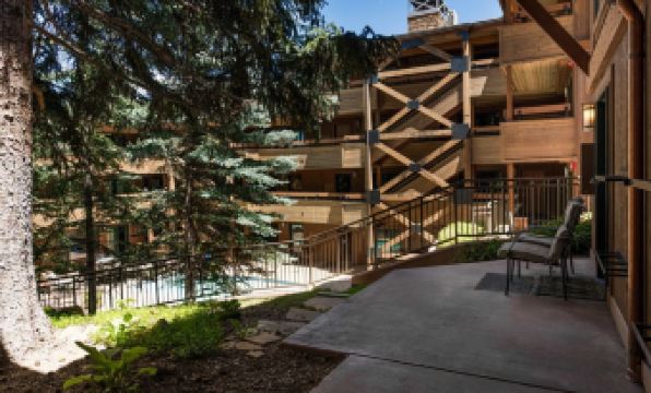 Aspen Condo W Pool, Hot Tub & 2 Blocks to Gondola - Fh4