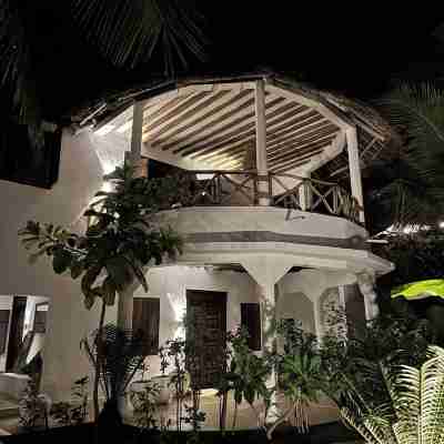 Mango Beach House Hotel Exterior