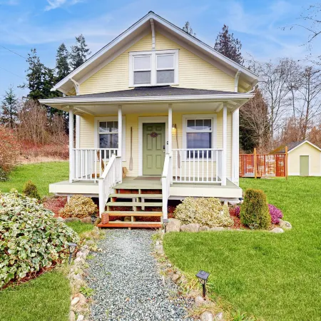 Cozy Cottage w/ Hot Tub in Freeland, Pets Welcome!