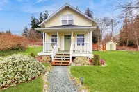 Cozy Cottage w/ Hot Tub in Freeland, Pets Welcome! - 3-Star