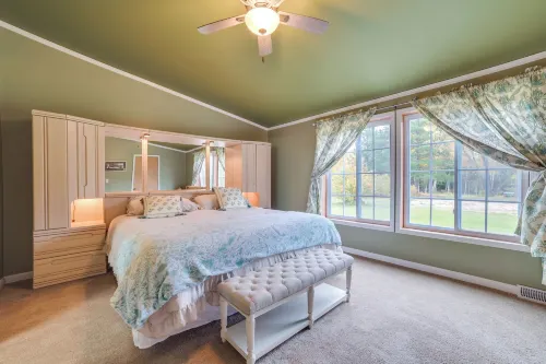 Spacious de Tour Village Home Near Lake Huron! -  Privatzimmer