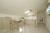 Holiday Punta Gro in Sirmione - Condos