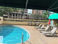 Dazzling Waikiki Apt Sleeps 7-excellent A/C & PARKING included - Bungalows