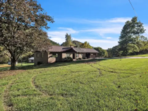 Bear Paw Cottage- 12 Mins To Seneca Rocks 3 Bedroom Cottage Hotels in Union