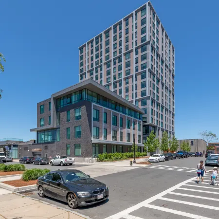 Skyline 1BR - 1BA Apt at Hyatus