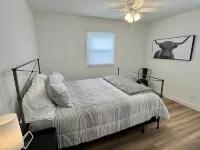 Stylish in-Town Retreat - 2 Bedroom, 1 Bathroom - Modern Comfort Hotels in Marion