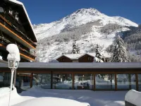 Typically Swiss Hotel Täscherhof Hotels in Tasch
