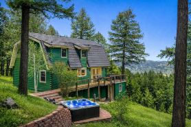 Views, Hot Tub, Skee-ball, Pool Table, Disc-golf, Trail Access on Property!