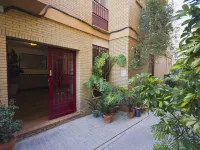 Apartamentos Puerta del Sur Hotéis em Sevilha