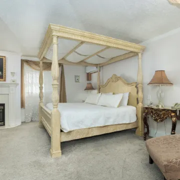 Old Rock Church Bed and Breakfast