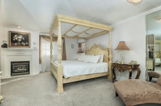 Old Rock Church Bed and Breakfast