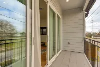 Sleek & Spacious! Prime Houston Home Near NRG