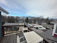 New Downtown 3 Bedroom Upstairs Flat with views