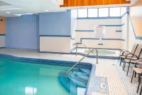 Comfort Hotel & Suites - Pools