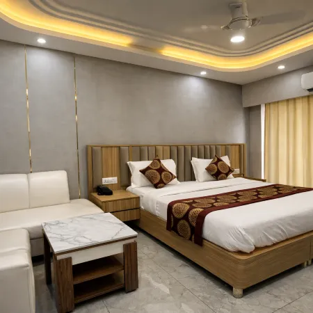 Hotel Shree Sadhna - Vrindavan Chhatikara Road