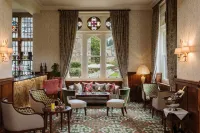 Ashdown Park Hotel - parking
