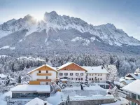 Romantik Alpenhotel Waxenstein Hotels in Grainau