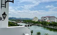 C'Lau Hotel Ninh Binh - A Gem Nestled in Ancient Quarter - con vista montagne