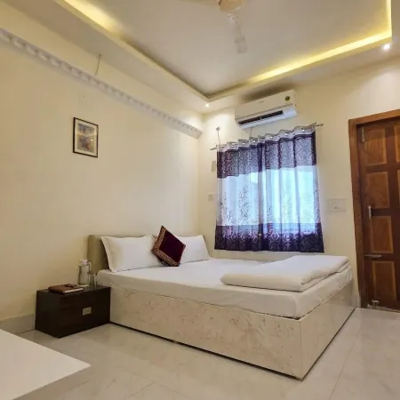 Madhu Mamata Hotel