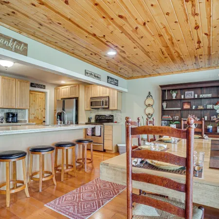 Luxe Helen Gem W/Hot Tub + Pool Access