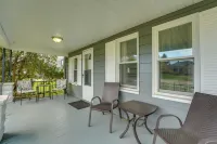 2 Blocks to Beach! Lake Huron Hideaway - Homestays