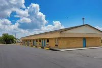 Champions Inn - 2-Star