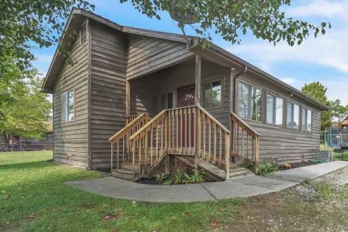 ⛰️Peaks of Pipestem ⛰️Brand new listing with all NEW furnishings