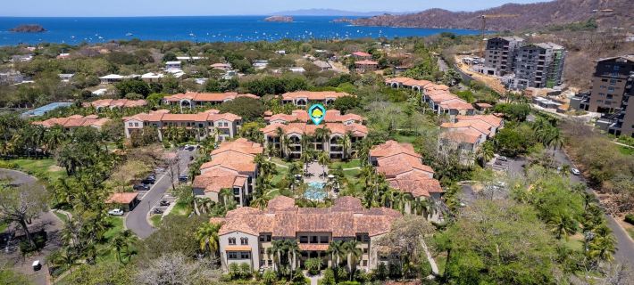 Vibrant 3-Bedroom Condo with Resort Amenities, Pools & Beach Club Access Hotels in Coco