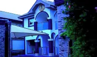 Luxurious Lukes Apartment - Homestays