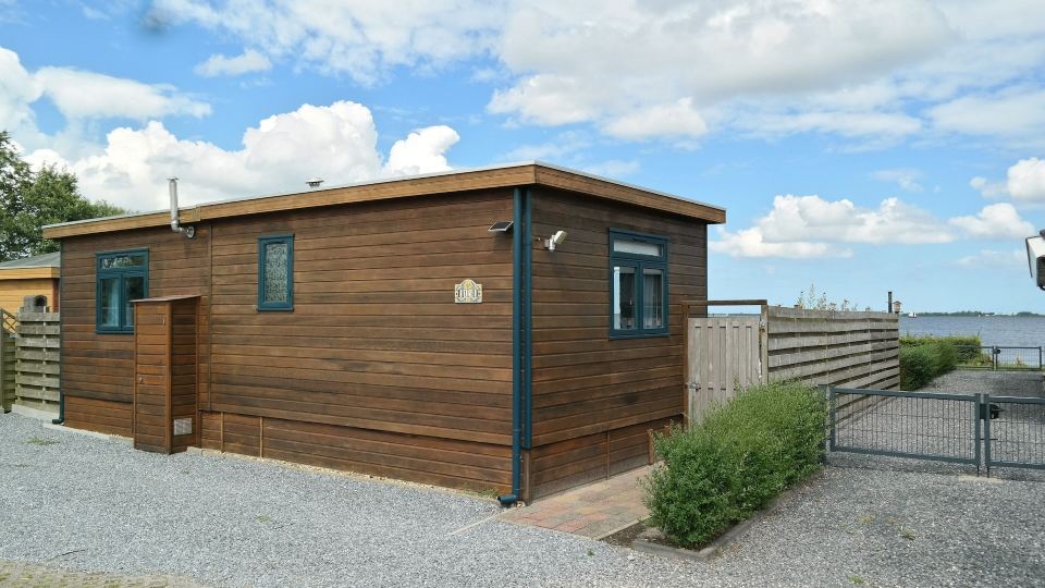 6 Pers. Holiday Home Aurora with Directly on the Lauwersmeer