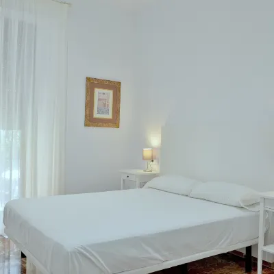 Apartamentos Cruz Conde Hotels near Vial Norte