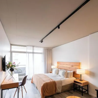Top Rentals Montaneses Hotels near Francisco Beiro Station