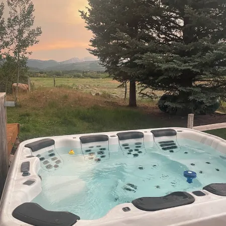 Charming log house in Snowmass with all the amenities.