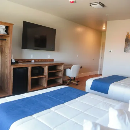 Splash Canyon Hotel