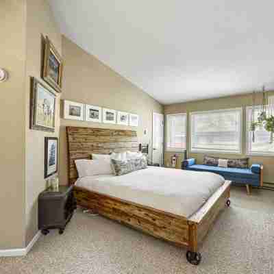 J1 Meadow Creek Miniums 3 Bedroom Condo by RedAwning Rooms