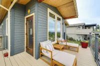 Hot Tub & Puget Sound View! Whidbey Island Retreat - Strand