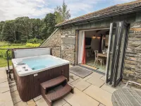 Acorn - Hot Tub