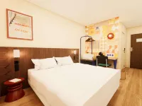 Ibis Styles Lyon Gerland - مسبح