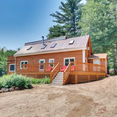 Classic New England Cabin on Belleau Lake