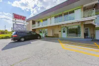 Sonrise Inn Lincoln Hwy by OYO - parking