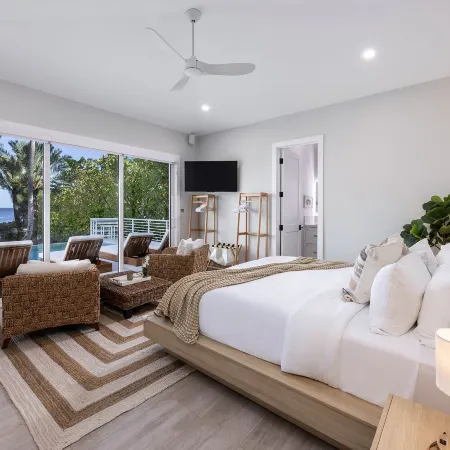 Pines & Palms Resort