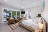 Pines & Palms Resort - Parking