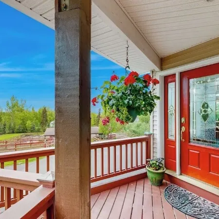 South Anchorage Apartment w/ Shared Deck & Wildlife