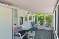 Historic 1930s Cottage + Heated Pool + 12mi to Beaches & 1 mi to Downtown - Swimmingpools