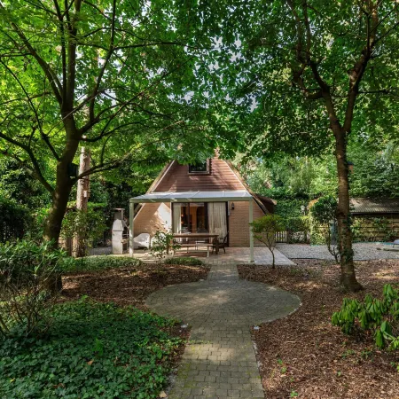 Cozy Garden Retreat in Lanaken
