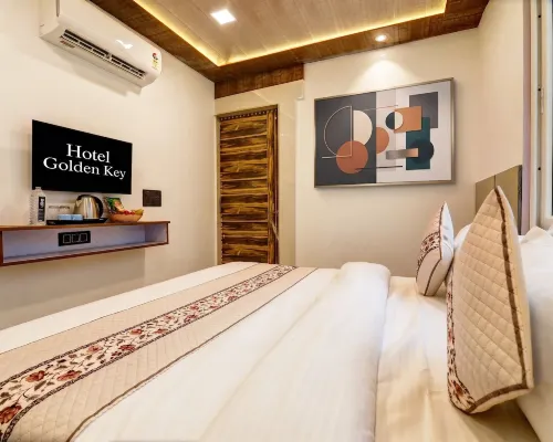 Golden Key - Badli Near Rohini Sec 18- 19 Metro Hotels near DTU