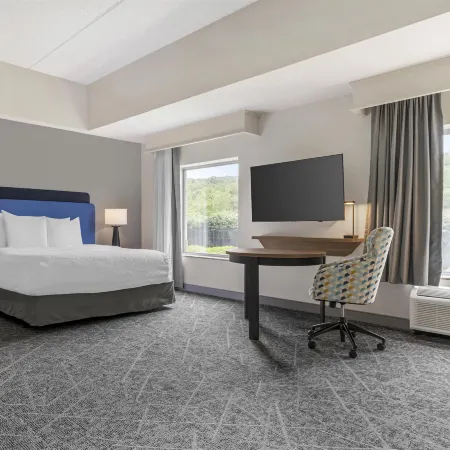 Hampton Inn & Suites Pittsburgh-Meadow Lands