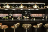Valsana Hotel Arosa - Small Luxury Hotels of the World - بار