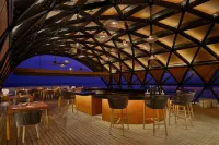The Westin Maldives Miriandhoo Resort - bar