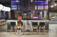 洛桑市 Moxy 飯店 - 酒吧